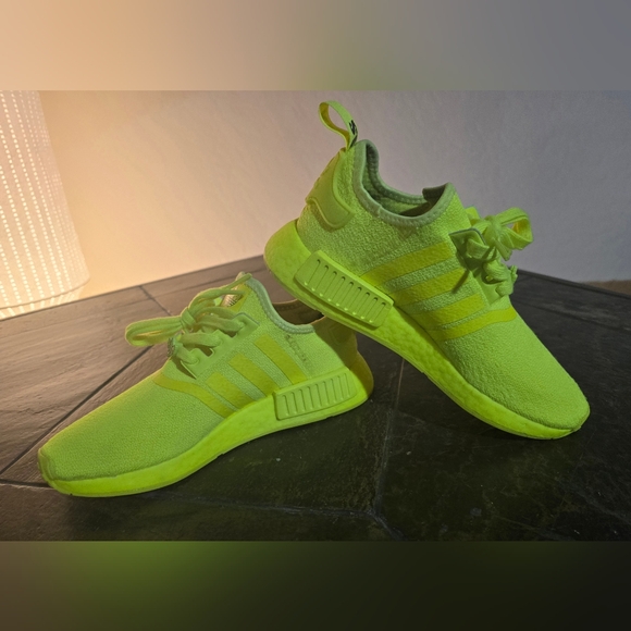 ADIDAS NMD R1 ☆ Solar Yellow ☆ Size 7.5 US Womens ☆ EUC ☆ GW7691 - Picture 2 of 9